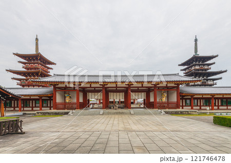 UNESCO世界文化遺産、奈良薬師寺を巡る 121746478