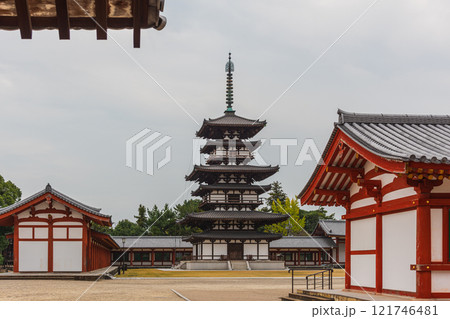 UNESCO世界文化遺産、奈良薬師寺を巡る 121746481