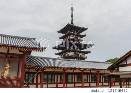 UNESCO世界文化遺産、奈良薬師寺を巡る 121746482
