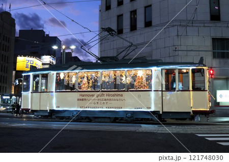 【広島電鉄】200形〜クリスマス電車〜（白島線：八丁堀〜女学院前） 121748030