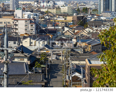 鐸比古鐸比賣神社の鳥居が建つ柏原市の住宅地密集地 鐸比古鐸比賣神社の鳥居が建つ柏原市の住宅地密集地 121748330