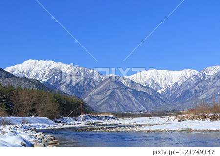 信濃大町山岳展望 冬の北アルプス後立山連峰 信濃大町山岳展望 冬の北アルプス後立山連峰 121749137