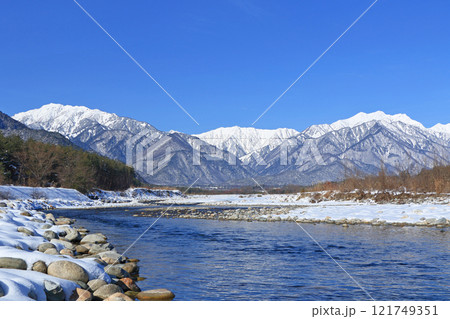 信濃大町山岳展望 冬の北アルプス後立山連峰 信濃大町山岳展望 冬の北アルプス後立山連峰 121749351