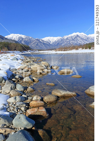 信濃大町山岳展望 冬の北アルプス後立山連峰 信濃大町山岳展望 冬の北アルプス後立山連峰 121749363