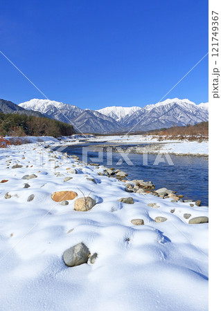 信濃大町山岳展望　冬の北アルプス後立山連峰 121749367