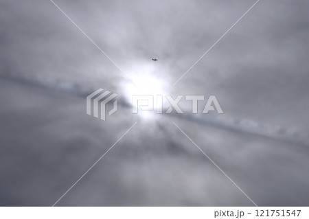 日本の横浜都市景観 航空機が通過…コロナ5年…新たな時代へ(神秘、創成などイメージ他)=12月30日 日本の横浜都市景観 航空機が通過…コロナ5年…新たな時代へ(神秘、創成などイメージ他)=12月30日 121751547