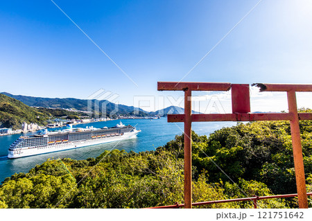 長崎港客船出港（Adora Mediterranea）神崎神社(金貸稲荷)【長崎市】 121751642