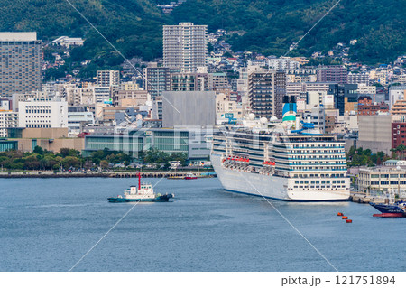 長崎港客船出港（Adora Mediterranea）女神大橋から【長崎市】 121751894