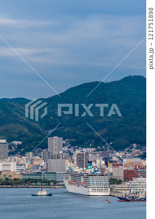 長崎港客船出港（Adora Mediterranea）女神大橋から【長崎市】 121751898