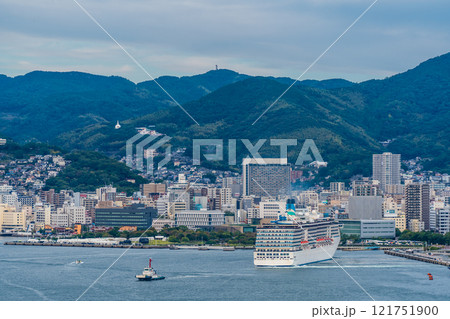 長崎港客船出港（Adora Mediterranea）女神大橋から【長崎市】 121751900