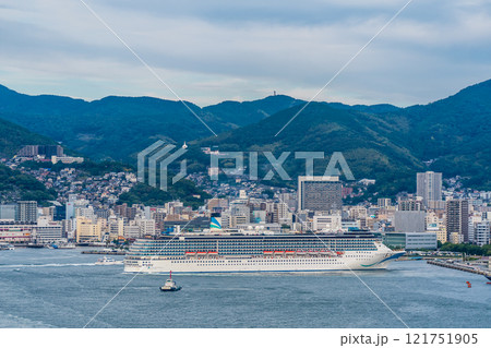 長崎港客船出港（Adora Mediterranea）女神大橋から【長崎市】 121751905