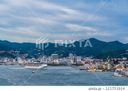 長崎港客船出港（Adora Mediterranea）女神大橋から【長崎市】 121751914