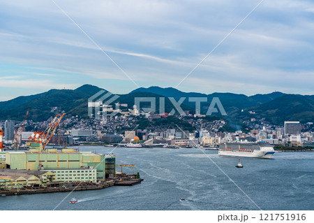 長崎港客船出港（Adora Mediterranea）女神大橋から【長崎市】 121751916