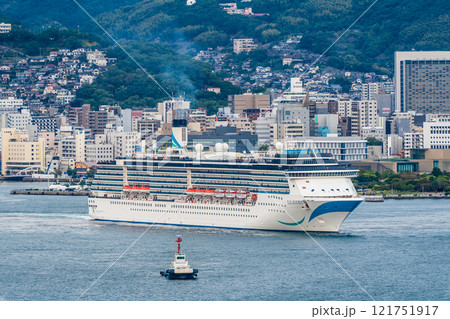 長崎港客船出港（Adora Mediterranea）女神大橋から【長崎市】 121751917