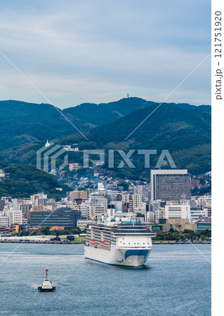 長崎港客船出港(Adora Mediterranea)女神大橋から【長崎市】 長崎港客船出港(Adora Mediterranea)女神大橋から【長崎市】 121751920
