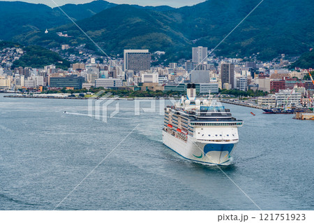 長崎港客船出港（Adora Mediterranea）女神大橋から【長崎市】 121751923
