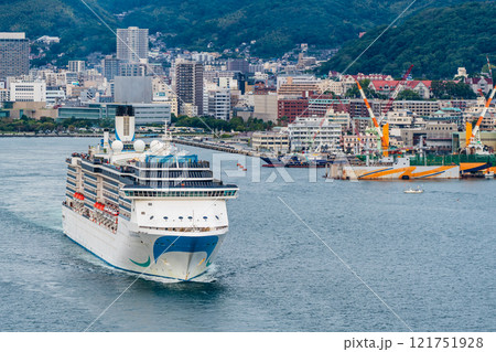 長崎港客船出港（Adora Mediterranea）女神大橋から【長崎市】 121751928
