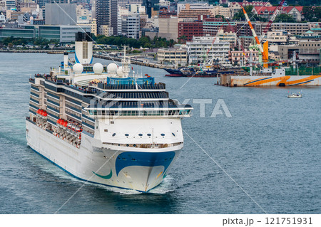 長崎港客船出港（Adora Mediterranea）女神大橋から【長崎市】 121751931