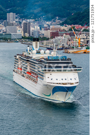 長崎港客船出港（Adora Mediterranea）女神大橋から【長崎市】 121751934