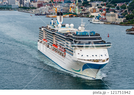 長崎港客船出港（Adora Mediterranea）女神大橋から【長崎市】 121751942