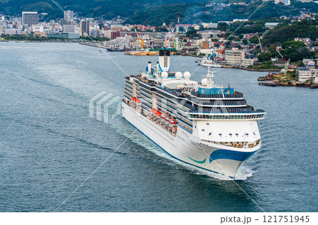 長崎港客船出港（Adora Mediterranea）女神大橋から【長崎市】 121751945
