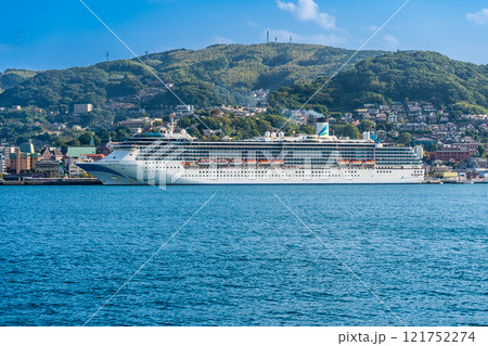 長崎港客船出港（Adora Mediterranea）対岸から【長崎市】 121752274