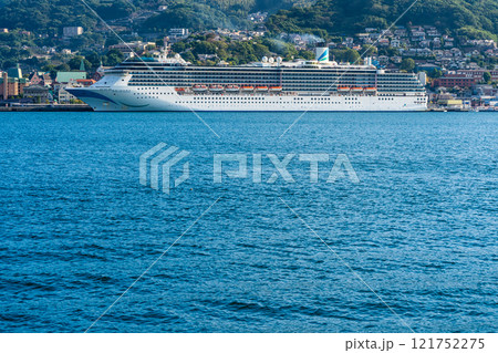 長崎港客船出港（Adora Mediterranea）対岸から【長崎市】 121752275
