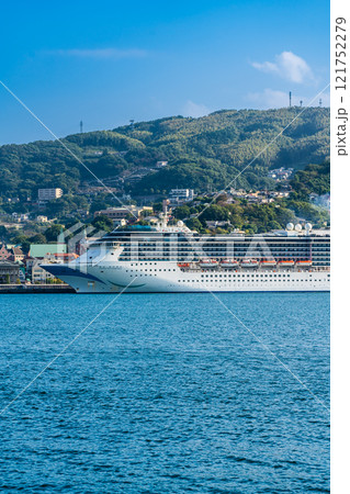 長崎港客船出港（Adora Mediterranea）対岸から【長崎市】 121752279
