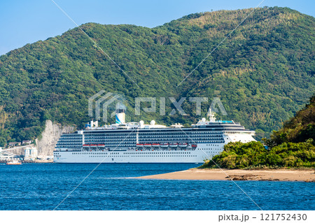 長崎港客船出港(Adora Mediterranea)神の島から【長崎市】 長崎港客船出港(Adora Mediterranea)神の島から【長崎市】 121752430
