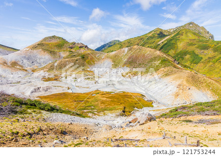 秋の立山黒部アルペンルート 紅葉の雷鳥沢 地獄谷 秋の立山黒部アルペンルート 紅葉の雷鳥沢 地獄谷 121753244
