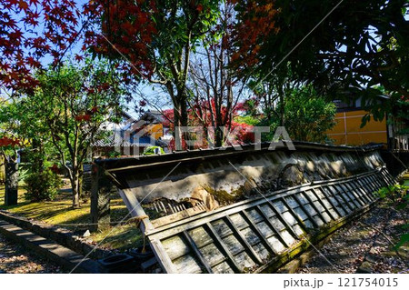 秋晴れ光芒を背景に映える秋の日本庭園風景「旧細川刑部邸」竹あかり 限定公開 熊本市 秋晴れ光芒を背景に映える秋の日本庭園風景「旧細川刑部邸」竹あかり 限定公開 熊本市 121754015