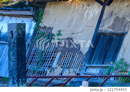 秋晴れ光芒を背景に映える秋の日本庭園風景「旧細川刑部邸」竹あかり 限定公開 熊本市 秋晴れ光芒を背景に映える秋の日本庭園風景「旧細川刑部邸」竹あかり 限定公開 熊本市 121754453