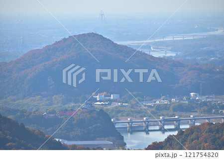 《愛知県》秋の継鹿尾山から見る犬山城方面の風景 121754820