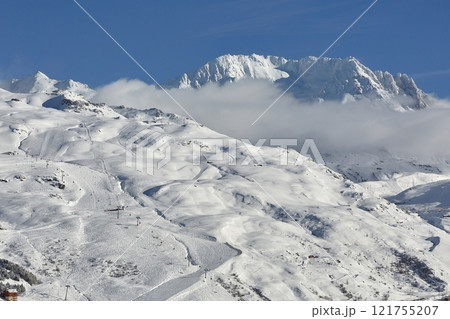 Skiing slopes, snowy Alpine landscape 121755207