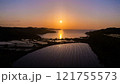 棚田に沈む夕日 121755573