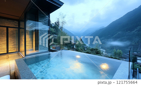 霧に包まれた朝のホテル 霧に包まれた朝のホテル 121755664