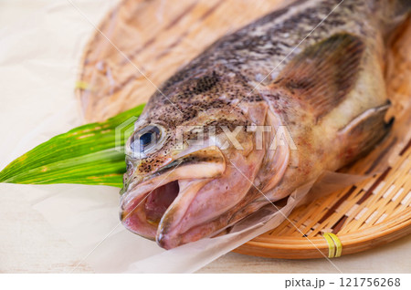笊の上のクロソイ 121756268