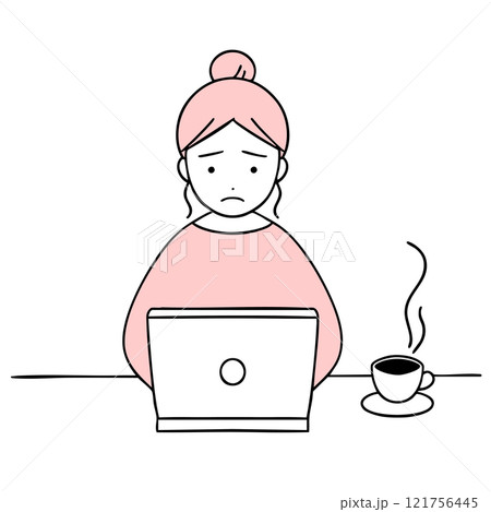 コーヒーを飲みながらpcを触る困った表情の女性 121756445