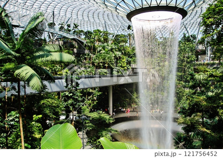シンガポール チャンギ国際空港 JEWEL 滝 シンガポール チャンギ国際空港 JEWEL 滝 121756452