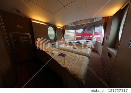 カシオペア号　展望スイートの室内 121757517