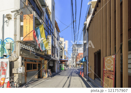 大阪難波　ウラなんばの飲食店街 (大阪府大阪市中央区) 121757907