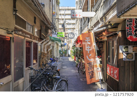 大阪難波　ウラなんばの飲食店街 (大阪府大阪市中央区) 121757920