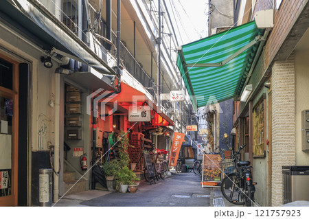 大阪難波　ウラなんばの飲食店街 (大阪府大阪市中央区) 121757923