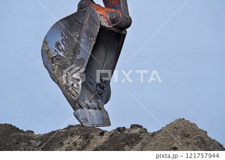 Excavator bulldozer bucket for for loading bulk cargo,construction site 121757944