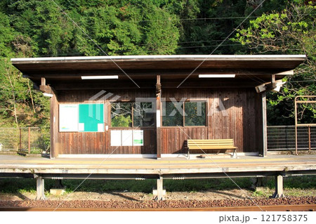 智頭急行・平福駅 121758375