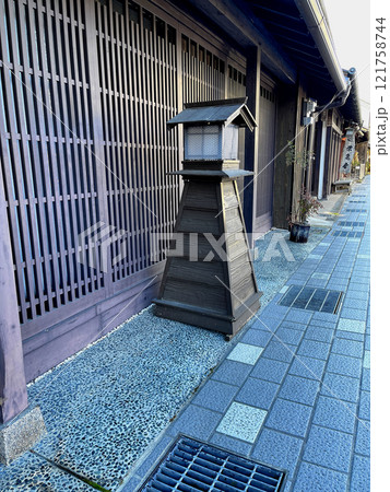 兵庫県丹波篠山市　河原町妻入商家群　灯籠 121758744