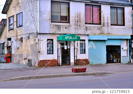 北海道下川町商店街 コーヒーと洋食 アポロの景観 北海道下川町商店街 コーヒーと洋食 アポロの景観 121759923