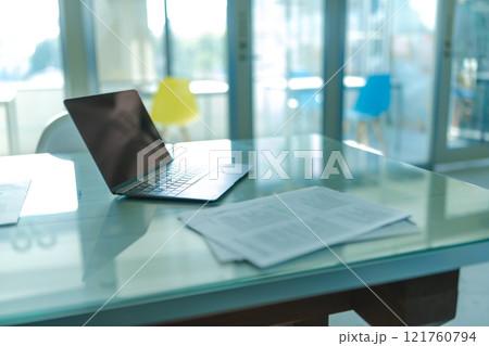 ビジネスのポートレートのイメージカット ビジネスのポートレートのイメージカット 121760794