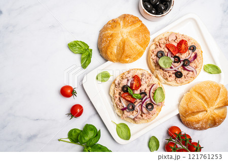 Open sandwiches with canned tuna 121761253