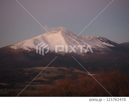 日の出10分前の冬の浅間山（202412010622） 121762478